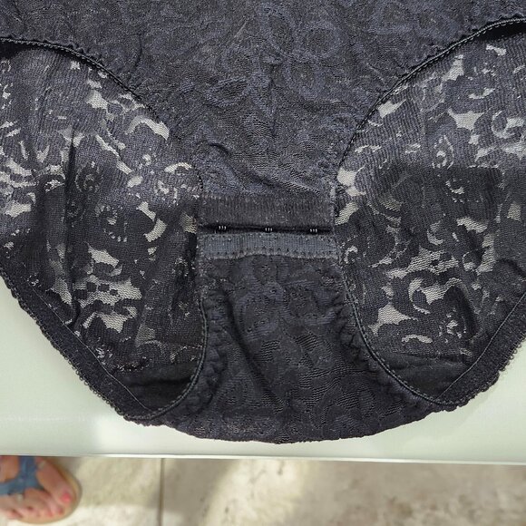 Bali Lace ‘N Smooth Shaping Bodysuit, Black Lace, Size 34B, NWOT - Picture 10 of 12